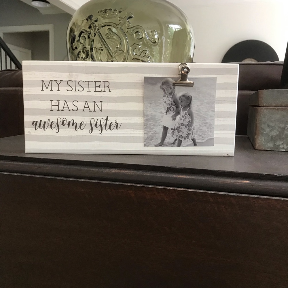 Altar’d State sisters wood frame❤️❤️❤️❤️